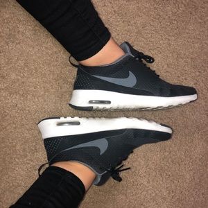 B&W Nike Thea’s